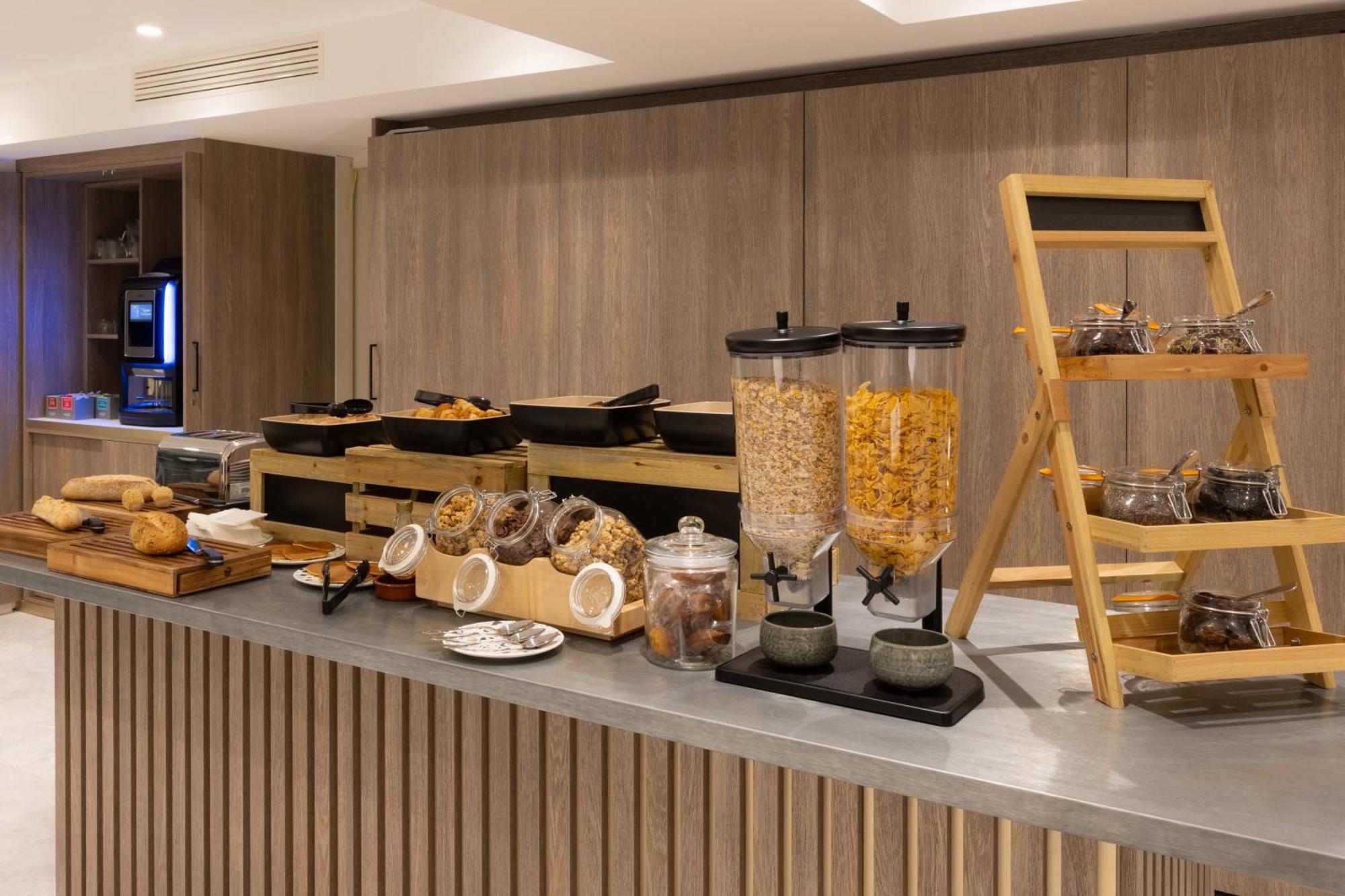 Staybridge Suites - Cannes Centre By Ihg Екстериор снимка